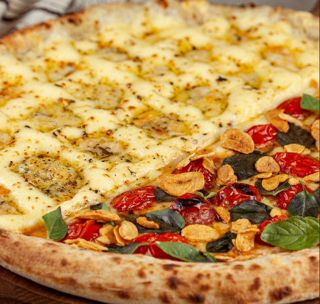 600mA Forneria Original traz a tradição das verdadeiras pizzas artesanais para Nova Friburgo, com massas de longa fermentação, ingredientes selecionados e aquele sabor inconfundível de forno à lenha. Uma franquia que combina qualidade e sabor.