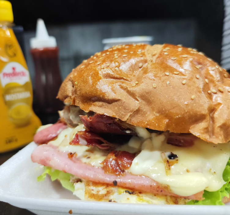 5,7kmO TopTruck Burger une o sabor da culinária brasileira com a autenticidade dos hambúrgueres e pizzas artesanais. Comandado por um chef especializado, o delivery oferece qualidade e praticidade para quem busca uma experiência deliciosa.
